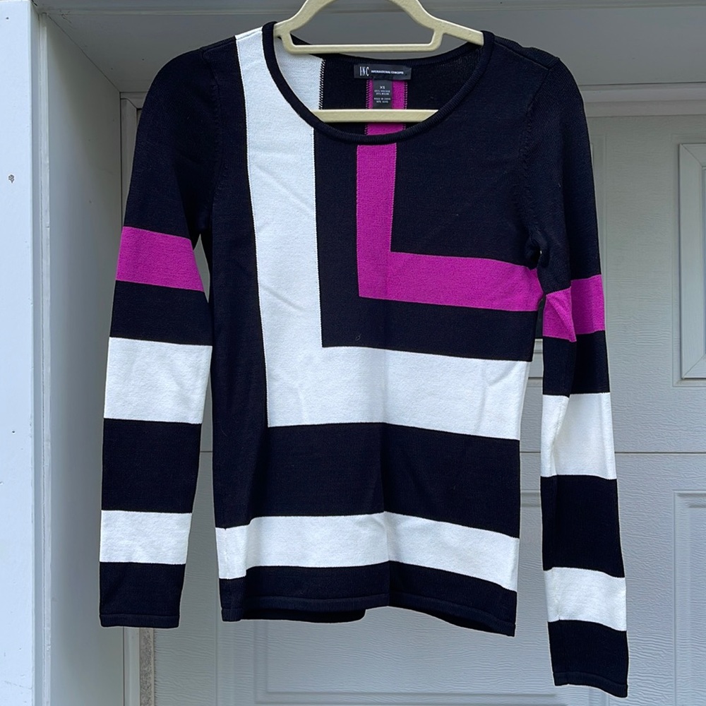 INC. sweater. XS never worn . Black FuschiA and White